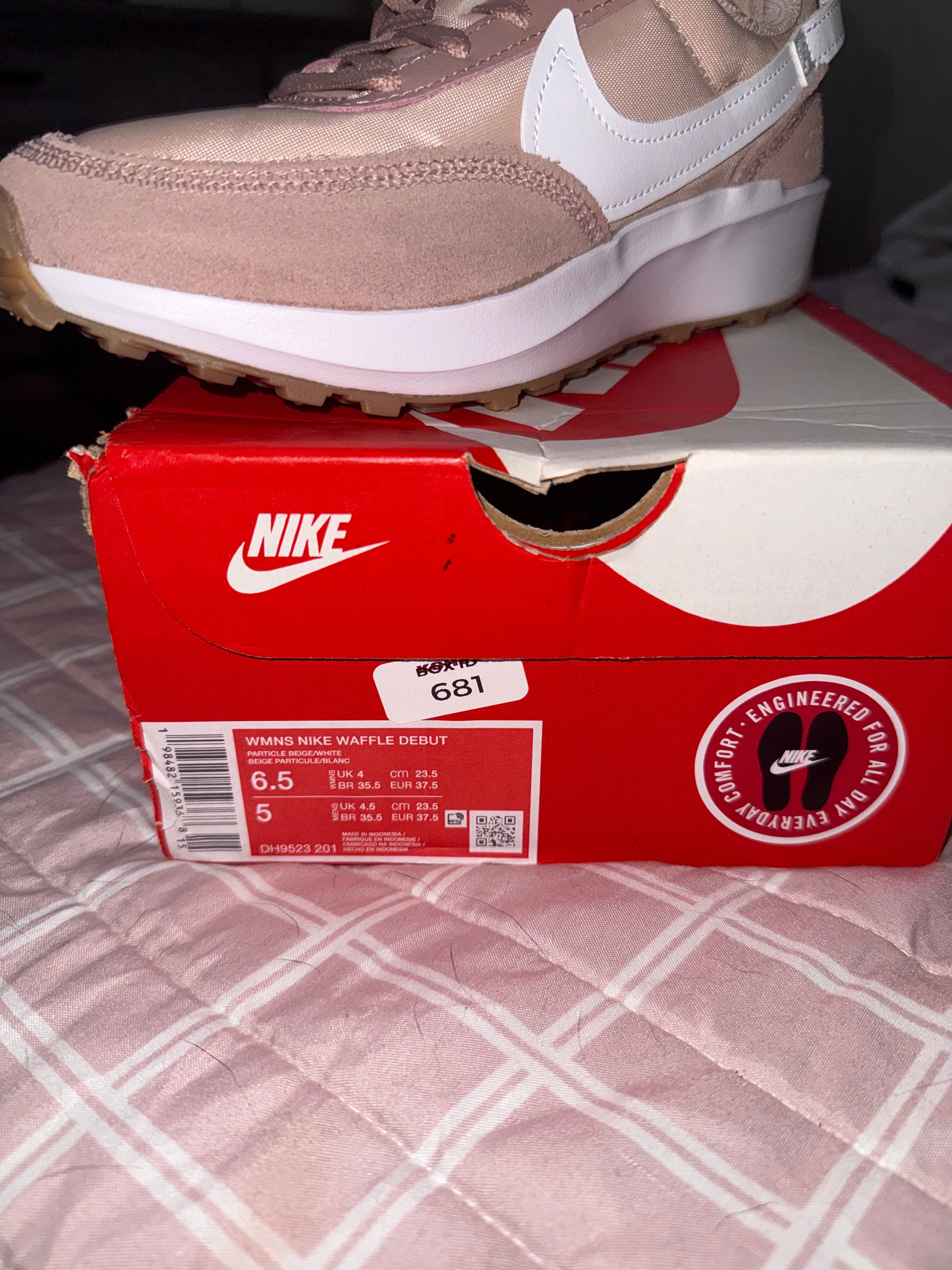 WMNS NIKE WAFFLE DEBUT SIZE 6.5