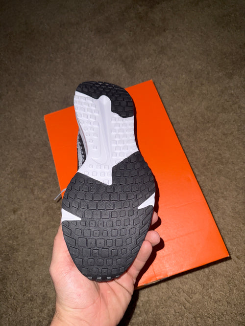 MENS NIKE RUN DEFY SIZE 9